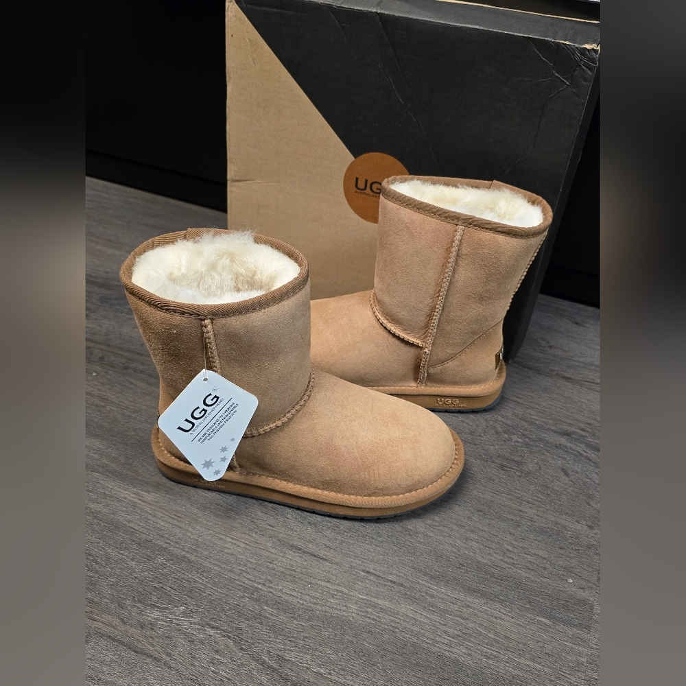 UGG Short Classic Boot Womens Size 5 BNIB Chestnut - Picture 5 of 8